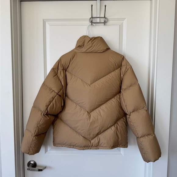 Aritzia - cloud puff - Picture 3 of 3